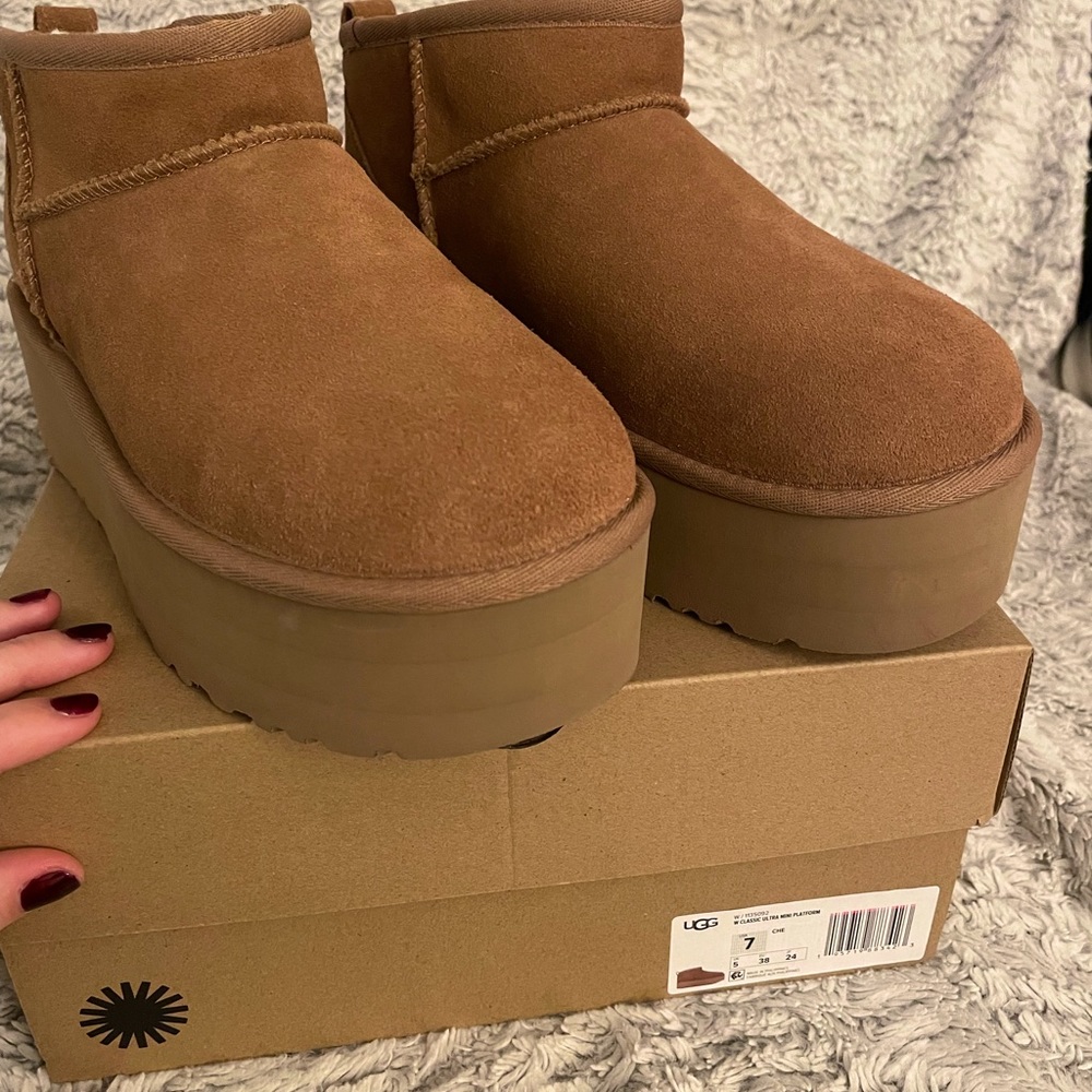 UGG Ultra Mini Platform - Chestnut size 7 NIB